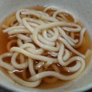 《素うどん》麺つゆ使用